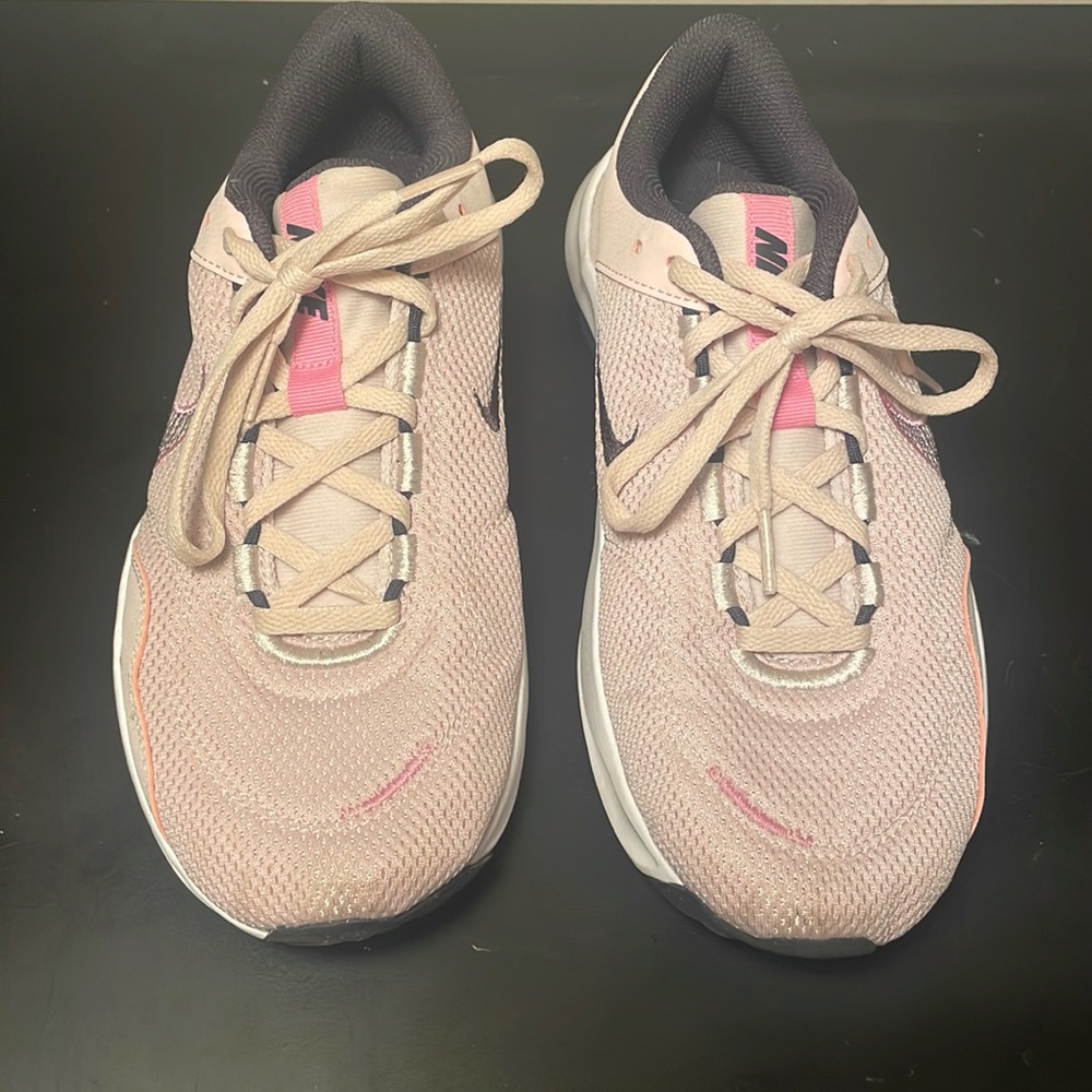 WORN ONCE! Size 9.5 Nike